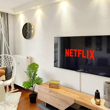 Early Year - - Mitten In Der Stadt *