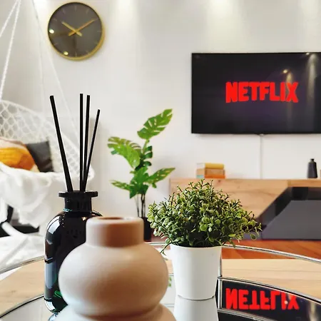 Early Year - - Mitten In Der Stadt Apartman