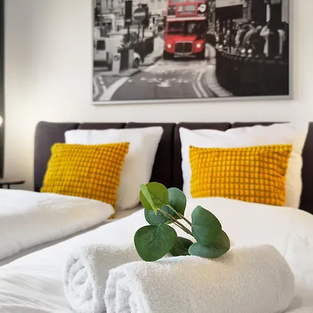 Early Year - - Mitten In Der Stadt