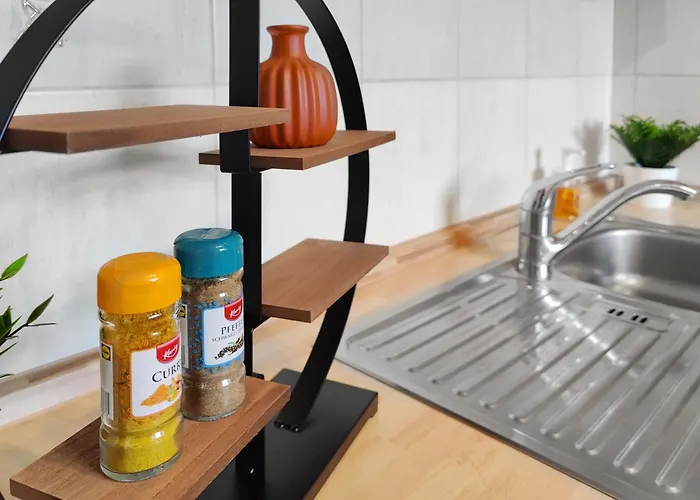 Early Year - - Mitten In Der Stadt *